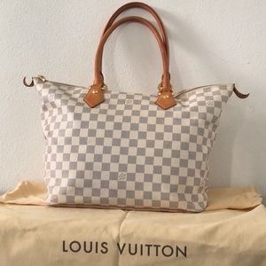 Authentic Louis Vuitton Shoulder bag